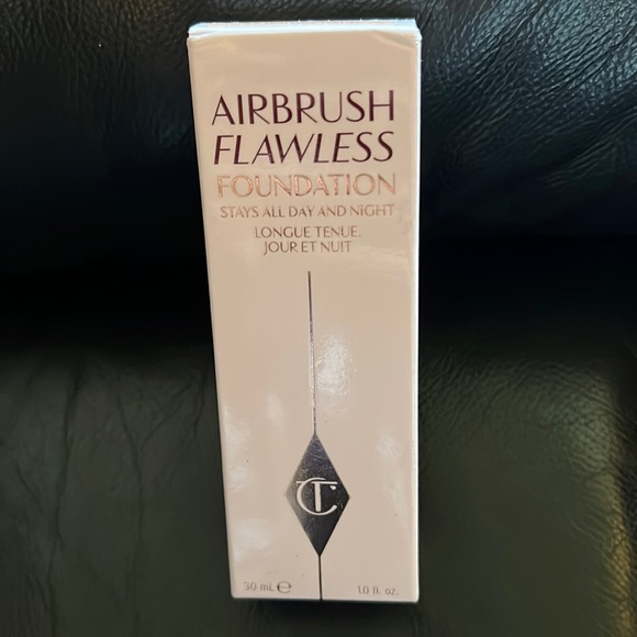 Charlotte Tilbury Airbrush Flawless Foundation (5.5 Warm) - Picture 2 of 8